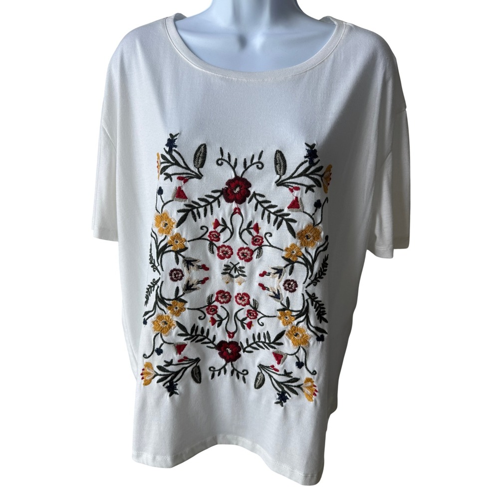 Les Amis Floral Centered Embroidered White T-Shirt Red Green Medium